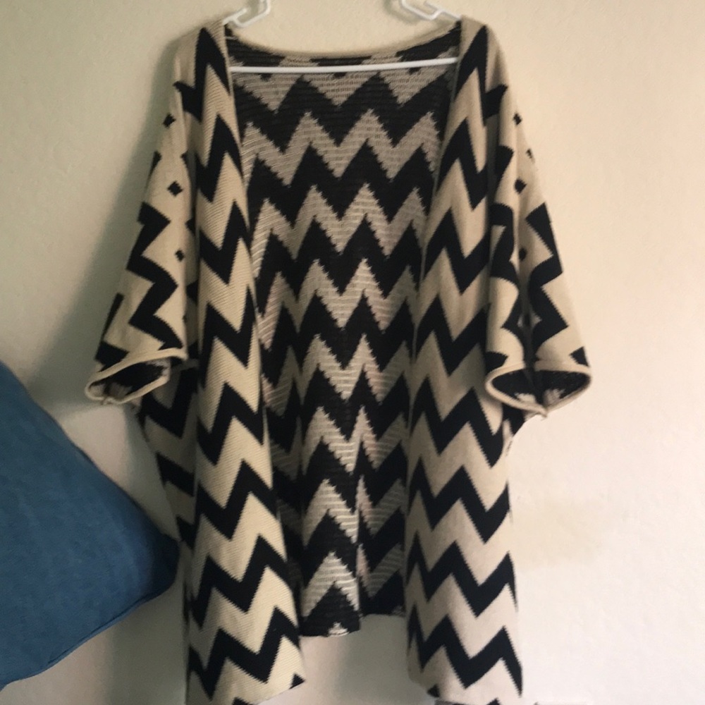 Reversible double-sided knitted cape